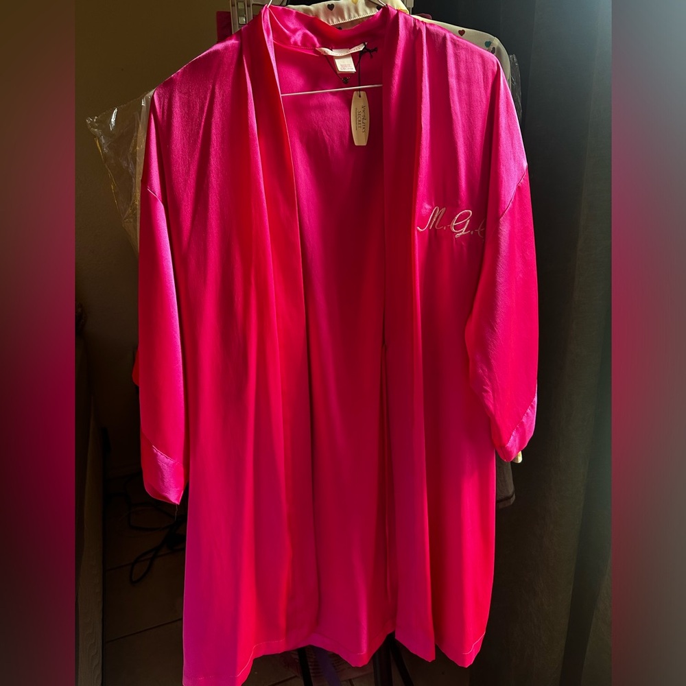 VICTORIA'S SECRET
Satin Short Robe